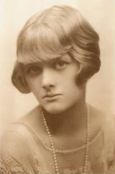 The young Daphne du Maurier (about 1930)
